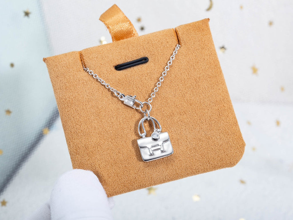 HERMES AMULETTE PEDANT SILVER NECKLACE