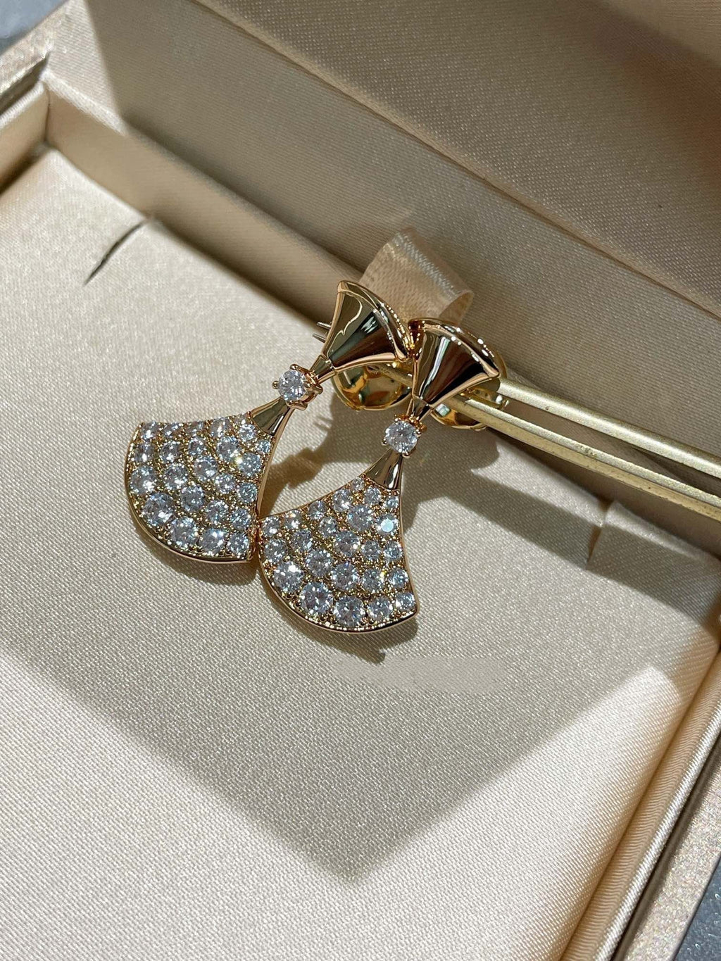 BVLGARI DREAM EARRINGS DIAMOND