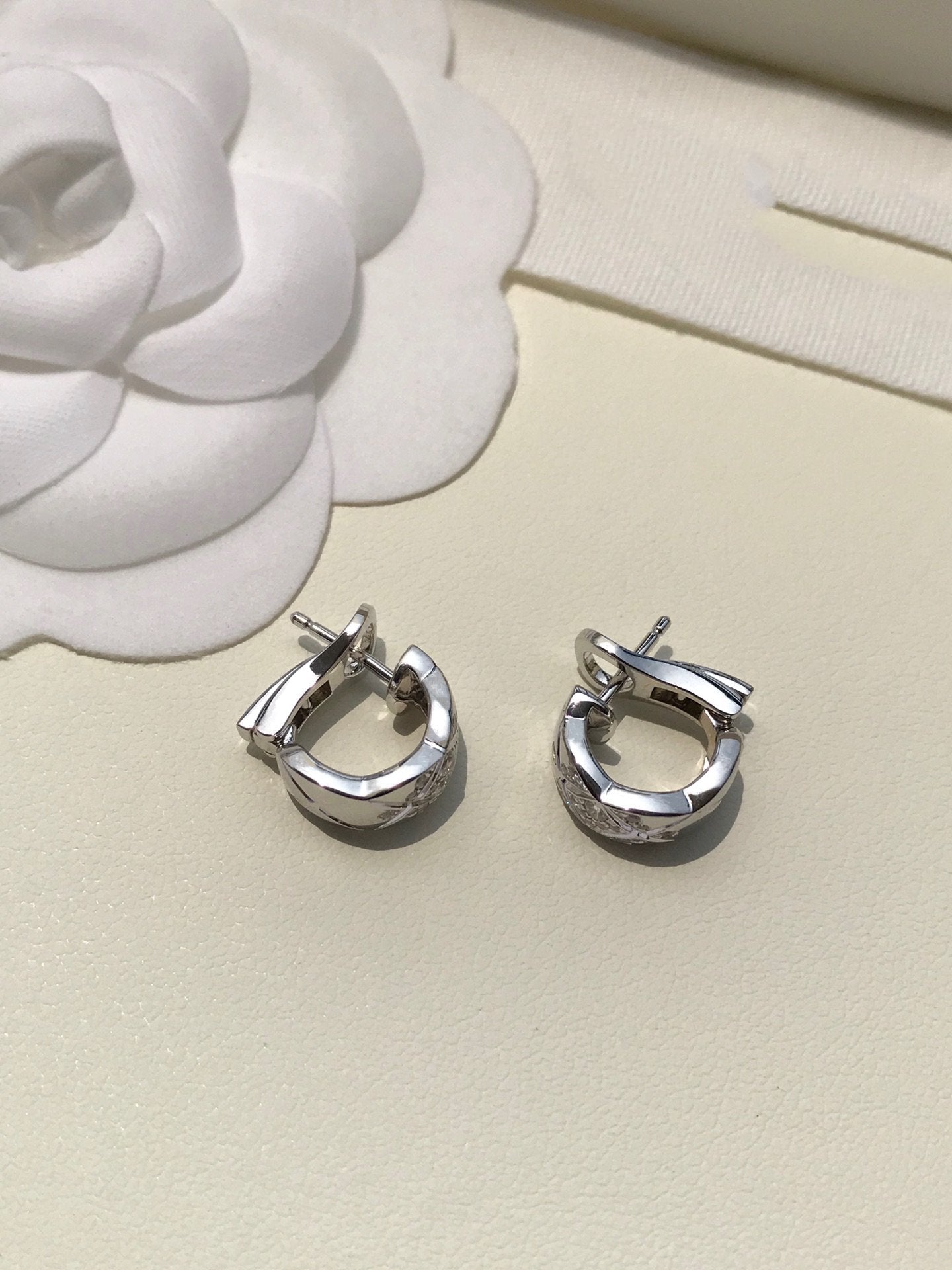 Chanel Crush Diamond Silver Earrings
