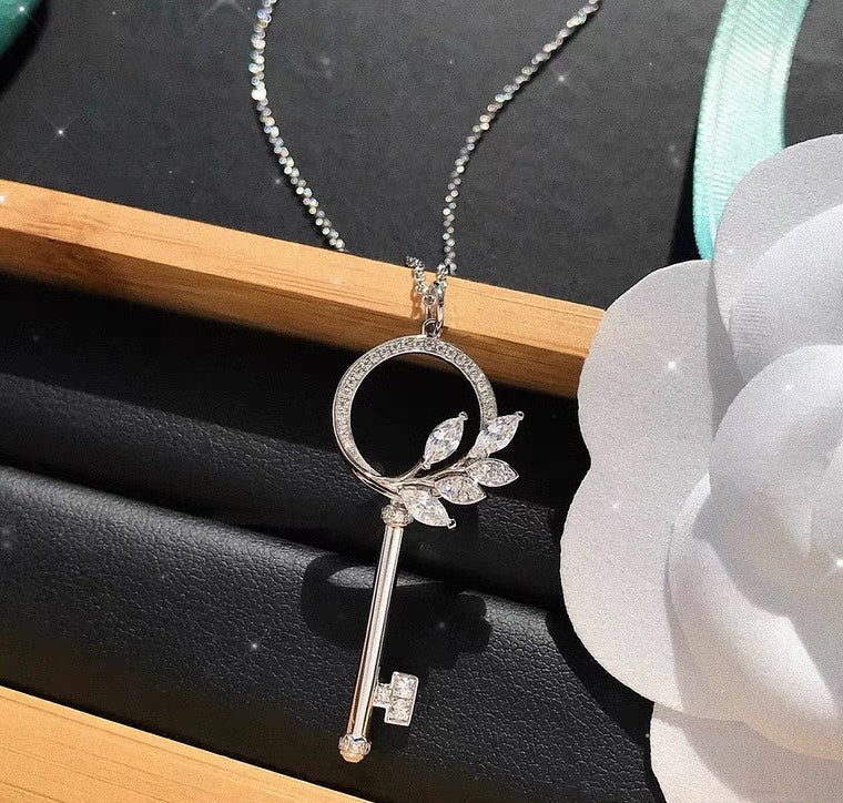 TIFFANY VICTORIA  DIAMOND PINK GOLD VINE CIRCLE KEY NECKLACE