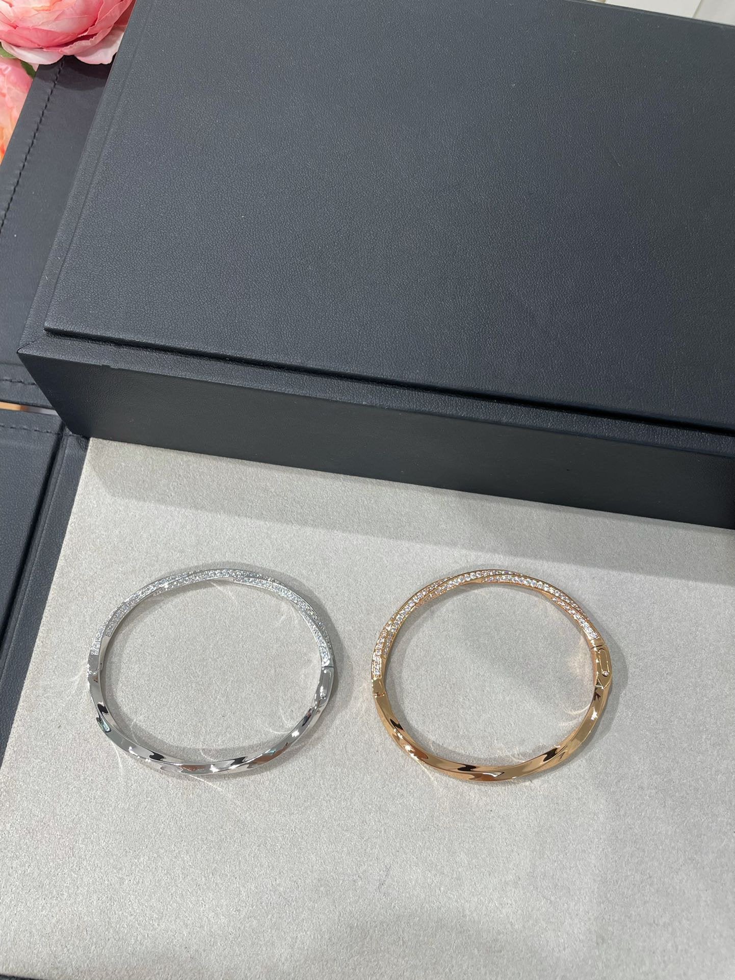 GRAFF GRA SPIRAL DIAMOND PAVED BRACELET