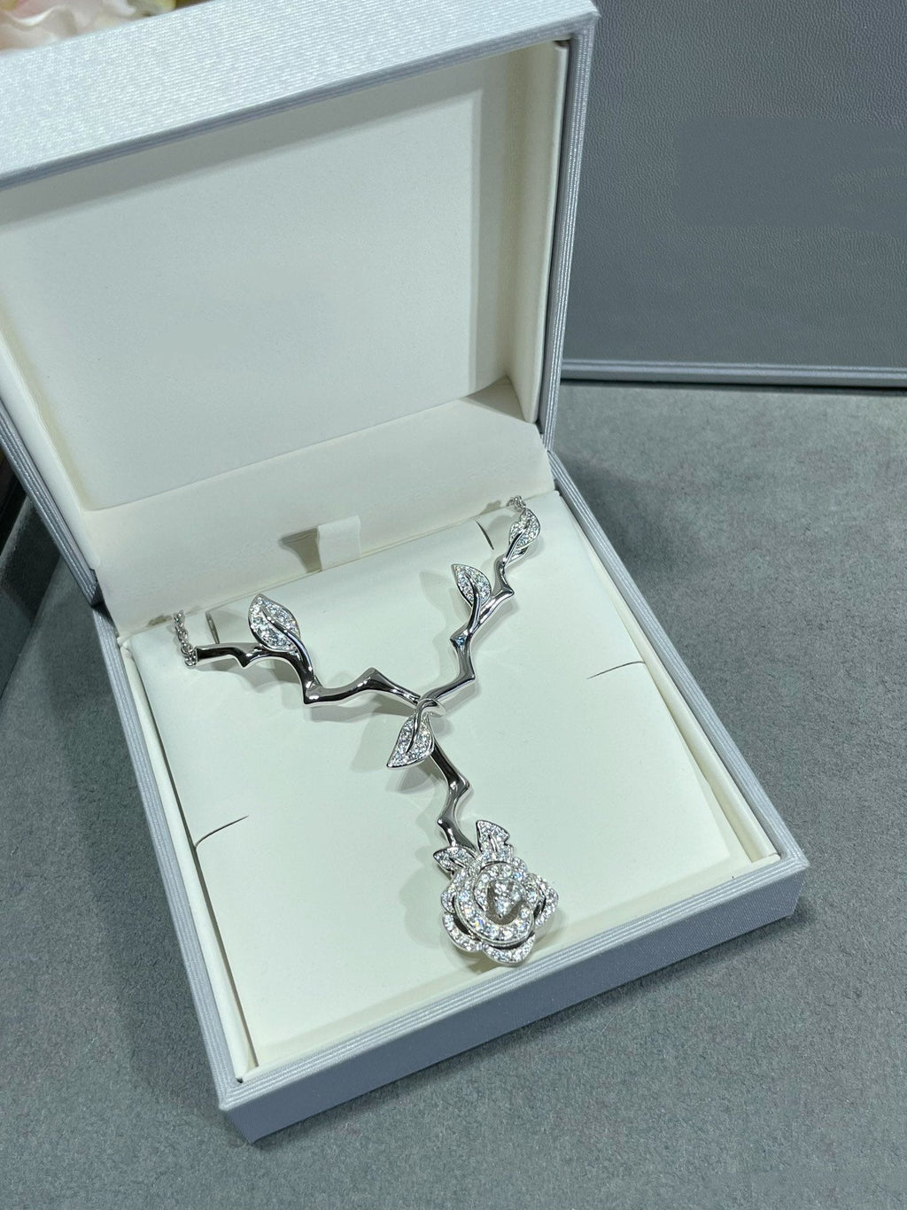 DIOR ROSE BAGATELLE DIAMOND NECKLACE