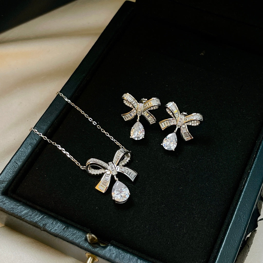GRAFF TILDA BOW BAGUETTE CUT SILVER DIAMOND DROP NECKLACE