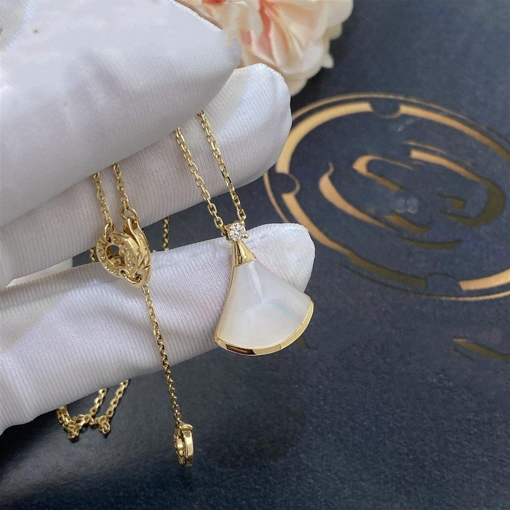 BVLGARI DREAM NECKLACE WHITE MOP GOLD 1 DIAMOND