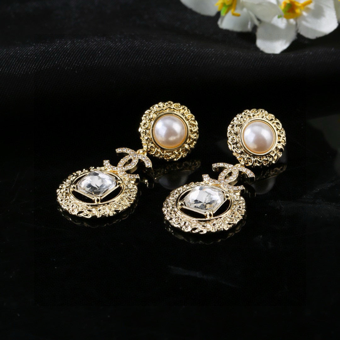 Chanel Gorgeous Gold Diamond Pearl Earring